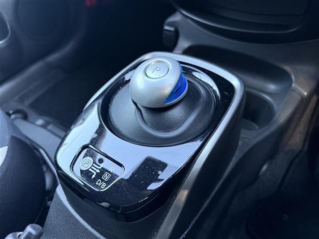 ノート ワンオーナー 純正SDナビ 純正フロアマット サイドバイザー オートライト 全方位カメラ 電子インナーミラー 電動格納ミラー スマートキー スペアキ―(21枚目)