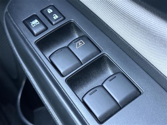 ノート ワンオーナー 純正SDナビ 純正フロアマット サイドバイザー オートライト 全方位カメラ 電子インナーミラー 電動格納ミラー スマートキー スペアキ―(24枚目)