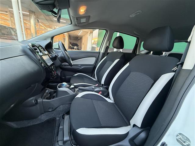 ノート ワンオーナー 純正SDナビ 純正フロアマット サイドバイザー オートライト 全方位カメラ 電子インナーミラー 電動格納ミラー スマートキー スペアキ―(32枚目)