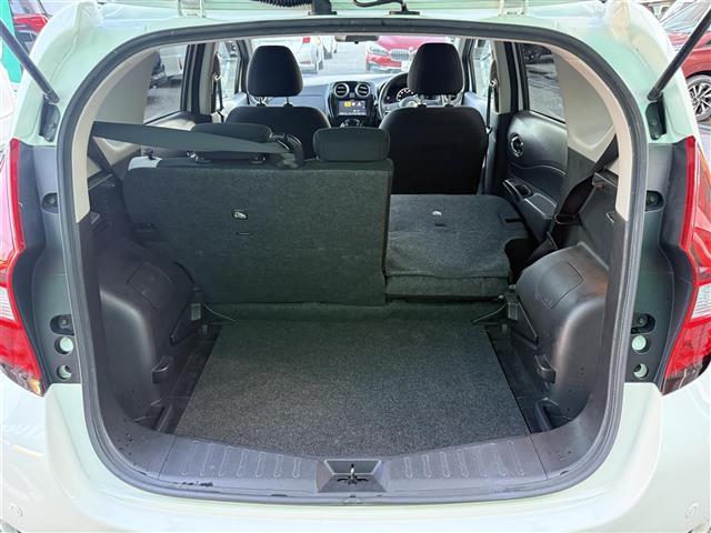 ノート ワンオーナー 純正SDナビ 純正フロアマット サイドバイザー オートライト 全方位カメラ 電子インナーミラー 電動格納ミラー スマートキー スペアキ―(34枚目)