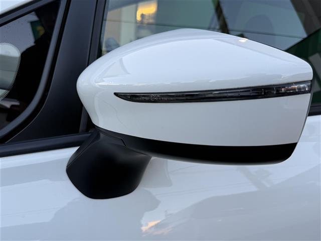 ノート ワンオーナー 純正SDナビ 純正フロアマット サイドバイザー オートライト 全方位カメラ 電子インナーミラー 電動格納ミラー スマートキー スペアキ―(36枚目)