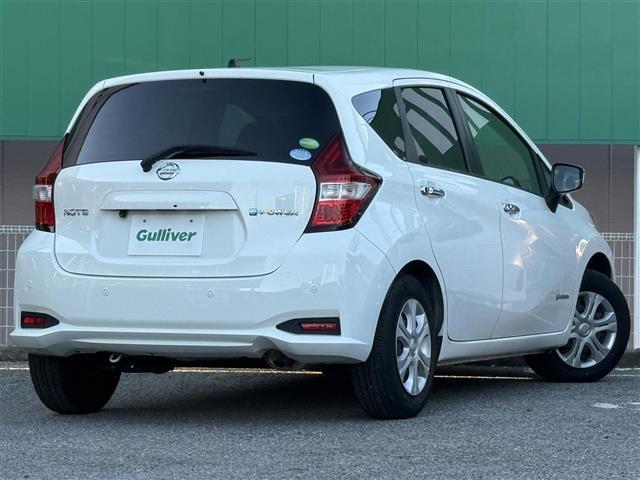 ノート ワンオーナー 純正SDナビ 純正フロアマット サイドバイザー オートライト 全方位カメラ 電子インナーミラー 電動格納ミラー スマートキー スペアキ―(38枚目)