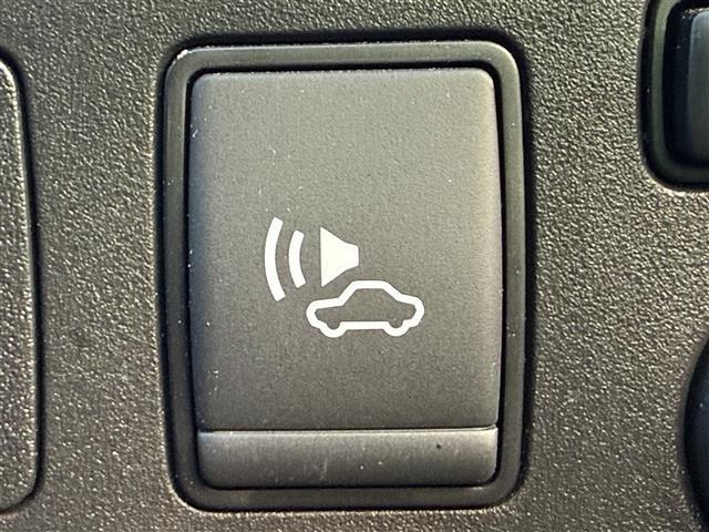 ノート ｅ－パワー　Ｂ　純正ＳＤナビ　電子インナーミラー　電動格納ミラー　純正フロアマット　スマートキ―　全方位カメラ　ハロゲンヘッドランプ　ドアバイザー　純正ホイールキャップ　オートライト（6枚目）