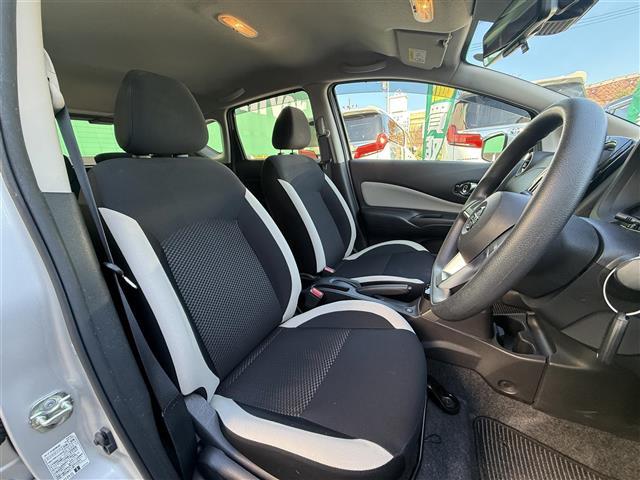 ノート ｅ－パワー　Ｂ　純正ＳＤナビ　電子インナーミラー　電動格納ミラー　純正フロアマット　スマートキ―　全方位カメラ　ハロゲンヘッドランプ　ドアバイザー　純正ホイールキャップ　オートライト（13枚目）