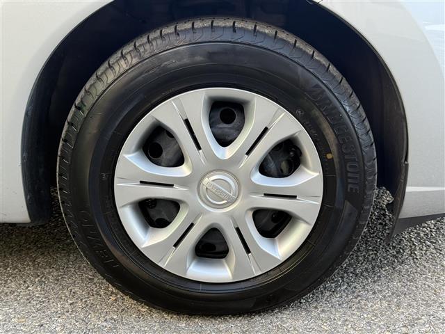 ノート ｅ－パワー　Ｂ　純正ＳＤナビ　電子インナーミラー　電動格納ミラー　純正フロアマット　スマートキ―　全方位カメラ　ハロゲンヘッドランプ　ドアバイザー　純正ホイールキャップ　オートライト（16枚目）