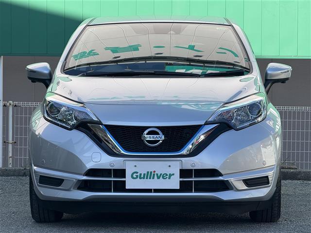 ノート ｅ－パワー　Ｂ　純正ＳＤナビ　電子インナーミラー　電動格納ミラー　純正フロアマット　スマートキ―　全方位カメラ　ハロゲンヘッドランプ　ドアバイザー　純正ホイールキャップ　オートライト（17枚目）