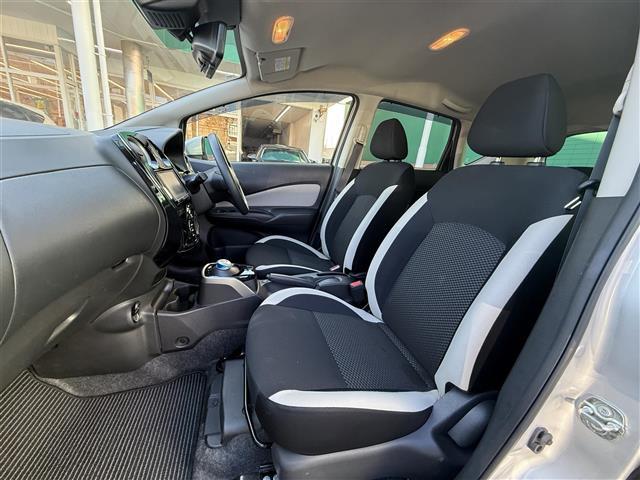 ノート ｅ－パワー　Ｂ　純正ＳＤナビ　電子インナーミラー　電動格納ミラー　純正フロアマット　スマートキ―　全方位カメラ　ハロゲンヘッドランプ　ドアバイザー　純正ホイールキャップ　オートライト（32枚目）