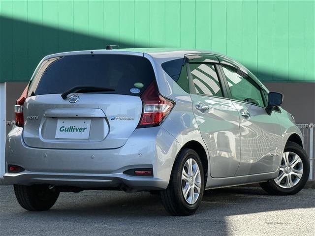 ノート ｅ－パワー　Ｂ　純正ＳＤナビ　電子インナーミラー　電動格納ミラー　純正フロアマット　スマートキ―　全方位カメラ　ハロゲンヘッドランプ　ドアバイザー　純正ホイールキャップ　オートライト（38枚目）