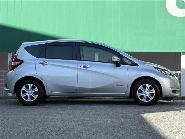 ノート ｅ－パワー　Ｂ　純正ＳＤナビ　電子インナーミラー　電動格納ミラー　純正フロアマット　スマートキ―　全方位カメラ　ハロゲンヘッドランプ　ドアバイザー　純正ホイールキャップ　オートライト（39枚目）