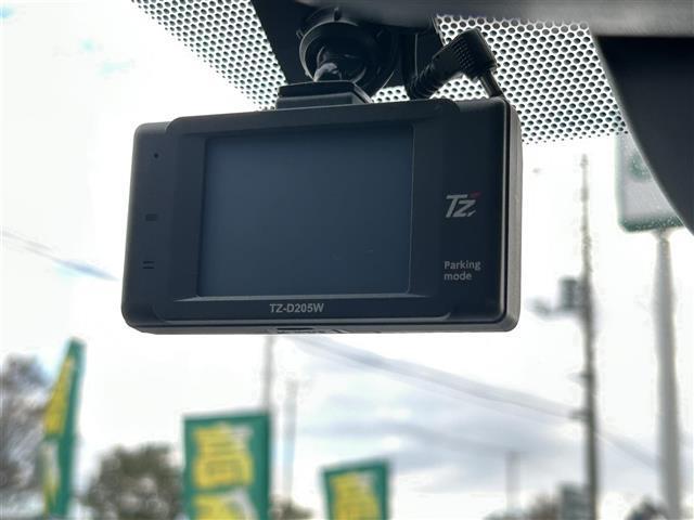 ノア Ｓ－Ｚ　純正１０．５インチナビ（ＣＤ／ＤＶＤ／ＴＶ／ＢＴ／ＨＤＭＩ）１３．２インチ後席モニター　デジタルインナーミラー　ビルトインＥＴＣ２．０　ドラレコ前後　バックモニター　レーダークルーズコントロール（8枚目）