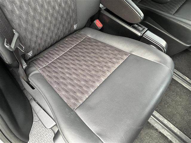 ノア Ｓ－Ｚ　純正１０．５インチナビ（ＣＤ／ＤＶＤ／ＴＶ／ＢＴ／ＨＤＭＩ）１３．２インチ後席モニター　デジタルインナーミラー　ビルトインＥＴＣ２．０　ドラレコ前後　バックモニター　レーダークルーズコントロール（17枚目）