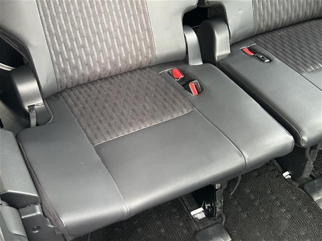 ノア Ｓ－Ｚ　純正１０．５インチナビ（ＣＤ／ＤＶＤ／ＴＶ／ＢＴ／ＨＤＭＩ）１３．２インチ後席モニター　デジタルインナーミラー　ビルトインＥＴＣ２．０　ドラレコ前後　バックモニター　レーダークルーズコントロール（19枚目）