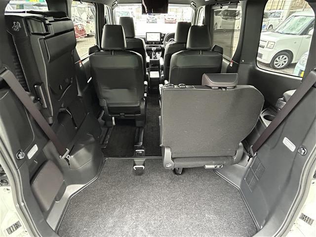 ノア Ｓ－Ｚ　純正１０．５インチナビ（ＣＤ／ＤＶＤ／ＴＶ／ＢＴ／ＨＤＭＩ）１３．２インチ後席モニター　デジタルインナーミラー　ビルトインＥＴＣ２．０　ドラレコ前後　バックモニター　レーダークルーズコントロール（34枚目）