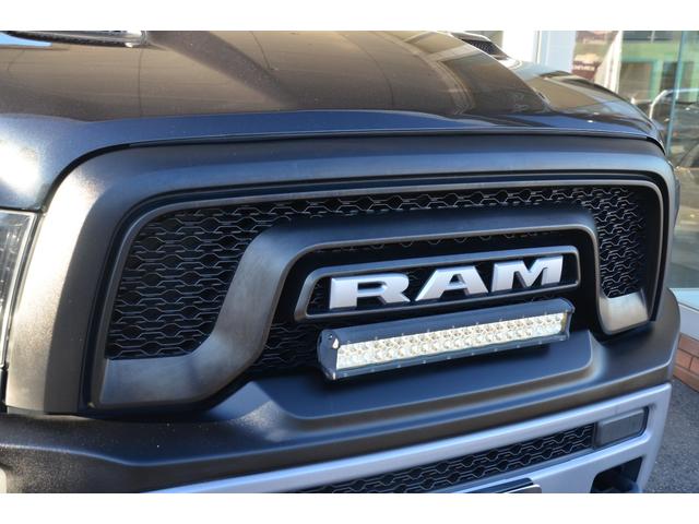 ダッジ・ラム 1500 REBEL クワッドキャブ 2016新車並行 自社輸入 エアサスペンション フロントパワーシート フロントシートヒーター LEDフォグランプ 電動格納ミラー バックカメラ 社外ナビTV(6枚目)