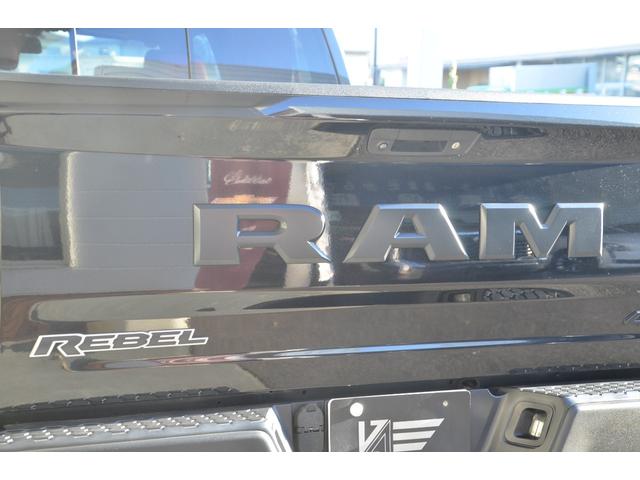 ダッジ・ラム 1500 REBEL クワッドキャブ 2016新車並行 自社輸入 エアサスペンション フロントパワーシート フロントシートヒーター LEDフォグランプ 電動格納ミラー バックカメラ 社外ナビTV(13枚目)