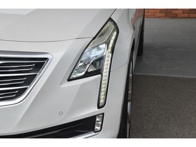 キャデラックＣＴ６ プラチナム　正規ディーラー車　電動ガラスルーフ　リアエンターテイメント　ＢＯＳＥパナレイサウンド　アダプティブクルーズコントロール　フォワードコリジョンアラート　純正２０アルミホイール　ＥＴＣ（17枚目）
