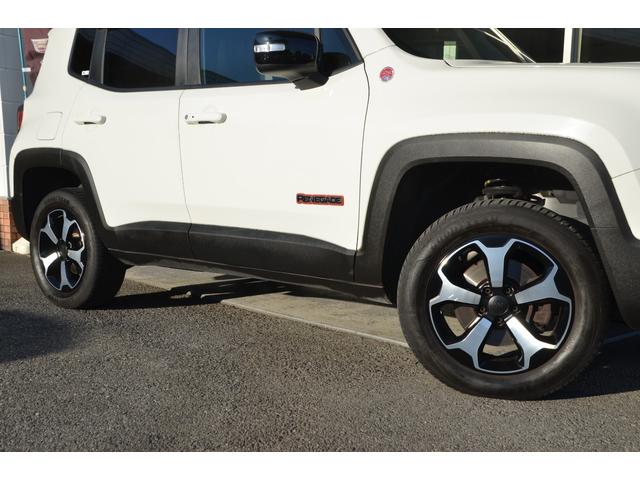 ジープ・レネゲード トレイルホーク 4WD 1.3Lターボ 2022正規ディーラー車 クルーズコントロール アイドリングストップ 純正17アルミホイール 純正ナビTV バックカメラ ETC2.0 Bluetooth プッシュスタート(5枚目)