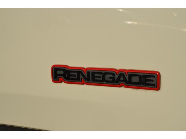 ジープ・レネゲード トレイルホーク 4WD 1.3Lターボ 2022正規ディーラー車 クルーズコントロール アイドリングストップ 純正17アルミホイール 純正ナビTV バックカメラ ETC2.0 Bluetooth プッシュスタート(6枚目)