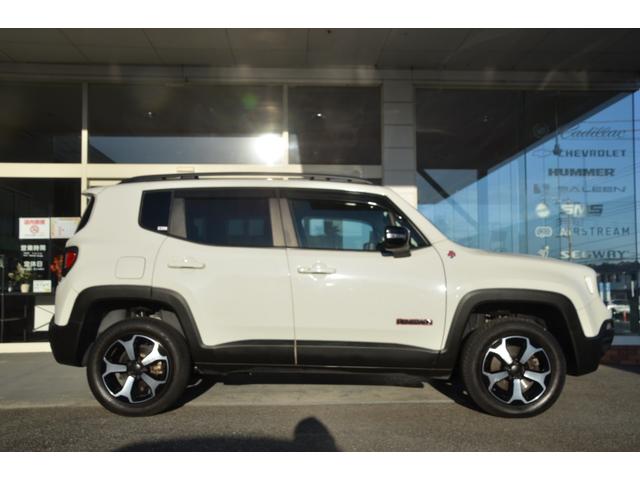 ジープ・レネゲード トレイルホーク 4WD 1.3Lターボ 2022正規ディーラー車 クルーズコントロール アイドリングストップ 純正17アルミホイール 純正ナビTV バックカメラ ETC2.0 Bluetooth プッシュスタート(7枚目)