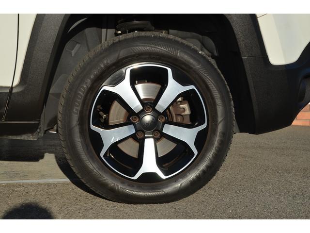 ジープ・レネゲード トレイルホーク 4WD 1.3Lターボ 2022正規ディーラー車 クルーズコントロール アイドリングストップ 純正17アルミホイール 純正ナビTV バックカメラ ETC2.0 Bluetooth プッシュスタート(8枚目)