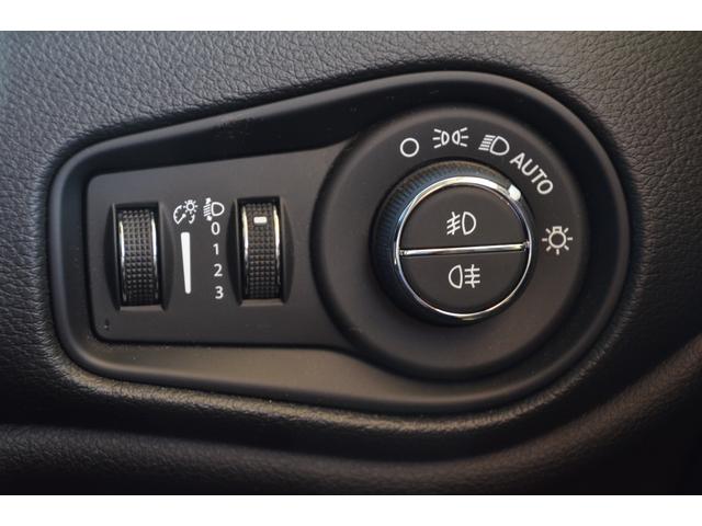 ジープ・レネゲード トレイルホーク 4WD 1.3Lターボ 2022正規ディーラー車 クルーズコントロール アイドリングストップ 純正17アルミホイール 純正ナビTV バックカメラ ETC2.0 Bluetooth プッシュスタート(30枚目)