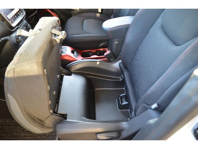 ジープ・レネゲード トレイルホーク 4WD 1.3Lターボ 2022正規ディーラー車 クルーズコントロール アイドリングストップ 純正17アルミホイール 純正ナビTV バックカメラ ETC2.0 Bluetooth プッシュスタート(49枚目)