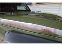 ボディカラーのサージグリーンは、ジープ生誕８０周年記念車にのみ採用された限定カラーで御座います。