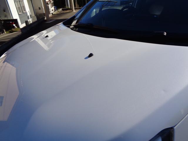 写真に写らない程度の小さな凹みが数個有ります。