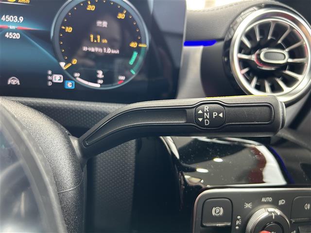 ＣＬＡクラス シューティングブレーク ＣＬＡ２００ｄ　シューティングブレーク　ワンオーナー／ガラスルーフ／純正ディスプレーオーディオナビ／ブラインドスポットモニター／ヘットアップディスプレイ／アラウンドビューモニター／レーダークルーズコントロール／レーダ探知機／／パドルシフト（12枚目）