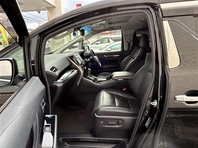 アルファード 2.5S Cパッケージ 黒革 Wサンルーフ JBLメーカーナビ フルセグTV CD DVD BT HDMI 純正フリップダウン パノラミックビュー ブラインドスポットモニタ 冷暖エアシート 両側電動 パワーバックドア 禁煙車(18枚目)