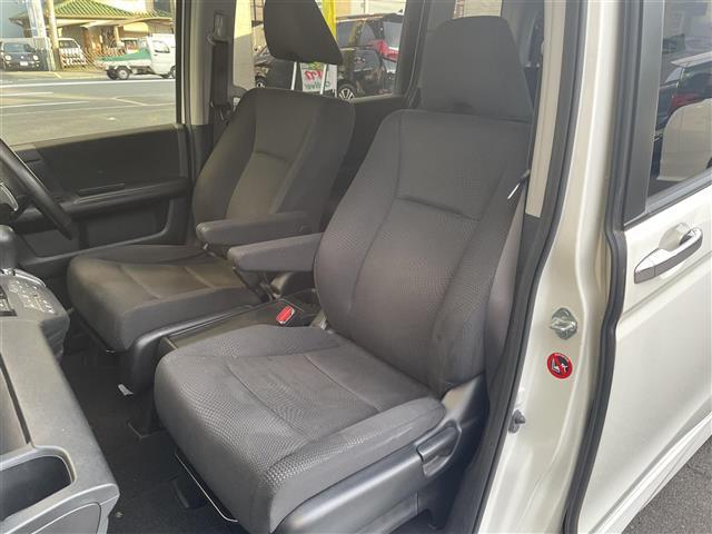 ステップワゴンスパーダ Z ワンオーナー 両側パワースライドドア 純正ナビ TV CD DVD バックカメラ HIDオートライト フォグライト スマートキー ETC パドルシフト 革巻きステアリング アイドリングストップ(14枚目)