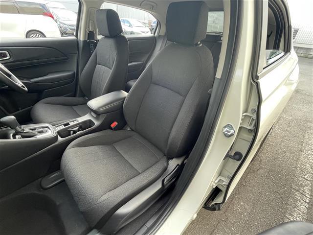 ヴェゼル G 純正9型ナビ フルセグTV BT バックカメラ ビルトイン2.0ETC 置くだけ充電 衝突軽減ブレーキ レーダークルコン コーナーセンサー LEDオートライト スマートキー2個 DAC 禁煙車(14枚目)