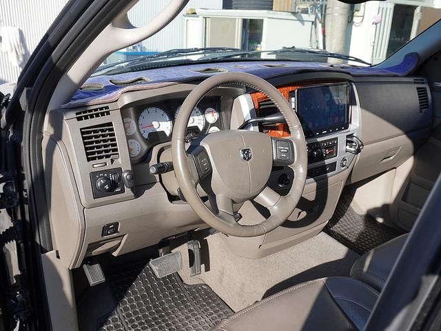 ダッジ・ラム ララミー　新車並行　実走行　本革シート　４ＷＤ　カスタム制作車両（9枚目）