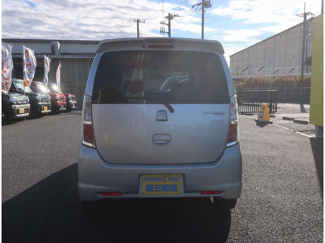 ワゴンＲスティングレー リミテッド　ＨＩＤヘッドライト　ウインカーミラー　スマートキー　プッシュスタート　バックカメラ　オートエアコン　プライバシーガラス（12枚目）