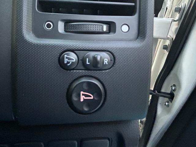 クロスロード 20X 電動サンルーフ スマートキー 7インチHDDナビゲーション バックモニター ETC ディスチャージヘッドランプ フォグランプ オートライト 純正アルミホイール 7人乗り3列シート(31枚目)