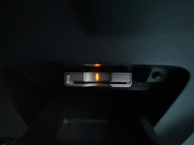 クロスロード 20X 電動サンルーフ スマートキー 7インチHDDナビゲーション バックモニター ETC ディスチャージヘッドランプ フォグランプ オートライト 純正アルミホイール 7人乗り3列シート(32枚目)