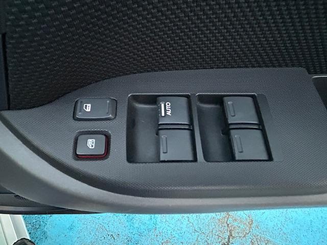 クロスロード 20X 電動サンルーフ スマートキー 7インチHDDナビゲーション バックモニター ETC ディスチャージヘッドランプ フォグランプ オートライト 純正アルミホイール 7人乗り3列シート(34枚目)