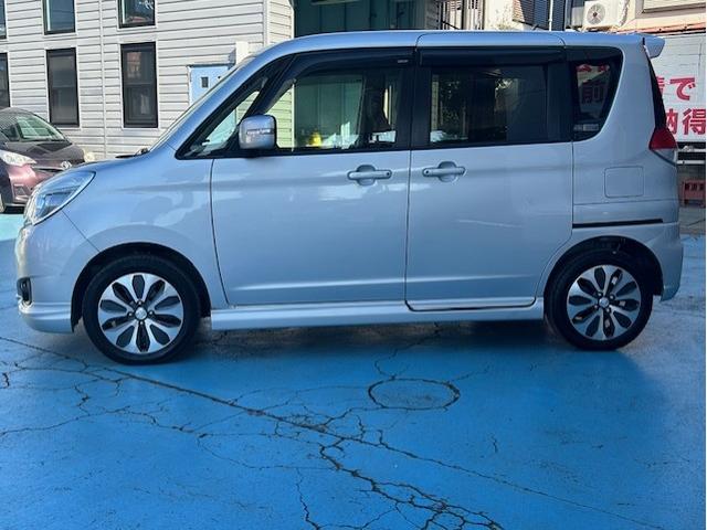 ソリオ Ｓ　スマートキー　ディスチャージヘッドランプ　フォグランプ　オートライト　両側パワースライドドア　レーダーブレーキサポートＩＩ　クルーズコントロール　ワンセグメモリーナビゲーション（6枚目）