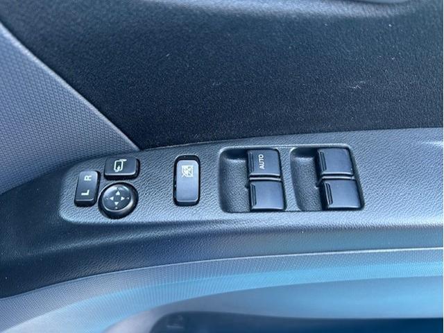 ソリオ Ｓ　スマートキー　ディスチャージヘッドランプ　フォグランプ　オートライト　両側パワースライドドア　レーダーブレーキサポートＩＩ　クルーズコントロール　ワンセグメモリーナビゲーション（33枚目）