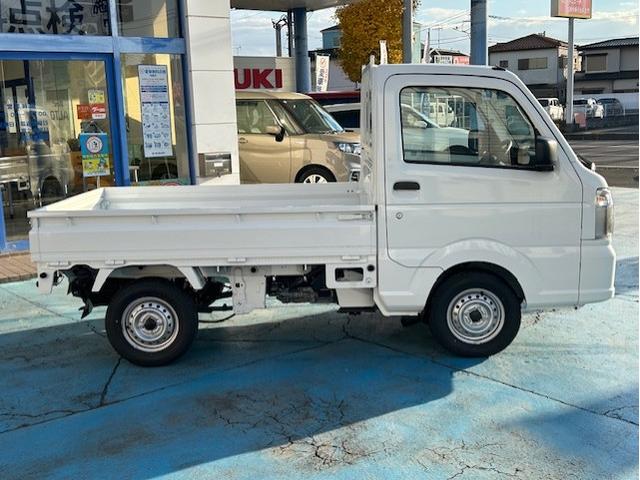 キャリイトラック ＫＣエアコン・パワステ　登録届出済未使用車　キーレスエントリー　オートライト　パワーウインド　アイドリングストップ　衝突被害軽減ブレーキ装置　リヤパーキングセンサー　横滑り防止装置　車線逸脱警報装置（5枚目）