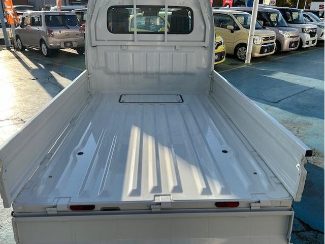 キャリイトラック ＫＣエアコン・パワステ　登録届出済未使用車　キーレスエントリー　オートライト　パワーウインド　アイドリングストップ　衝突被害軽減ブレーキ装置　リヤパーキングセンサー　横滑り防止装置　車線逸脱警報装置（11枚目）