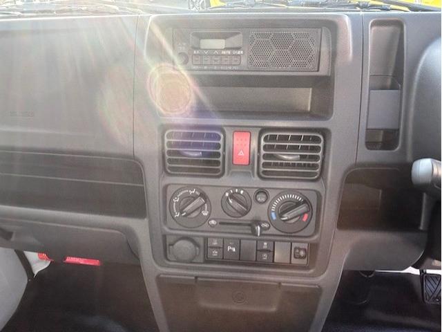 キャリイトラック ＫＣエアコン・パワステ　登録届出済未使用車　キーレスエントリー　オートライト　パワーウインド　アイドリングストップ　衝突被害軽減ブレーキ装置　リヤパーキングセンサー　横滑り防止装置　車線逸脱警報装置（18枚目）