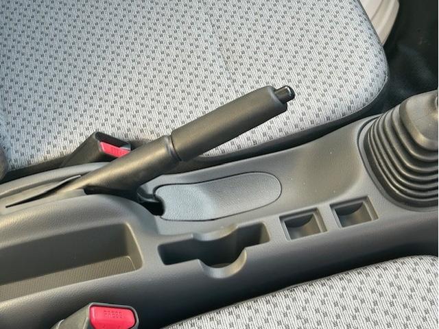 キャリイトラック ＫＣエアコン・パワステ　登録届出済未使用車　キーレスエントリー　オートライト　パワーウインド　アイドリングストップ　衝突被害軽減ブレーキ装置　リヤパーキングセンサー　横滑り防止装置　車線逸脱警報装置（21枚目）