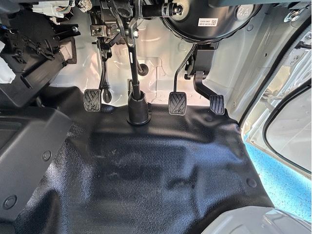 キャリイトラック ＫＣエアコン・パワステ　登録届出済未使用車　キーレスエントリー　オートライト　パワーウインド　アイドリングストップ　衝突被害軽減ブレーキ装置　リヤパーキングセンサー　横滑り防止装置　車線逸脱警報装置（25枚目）
