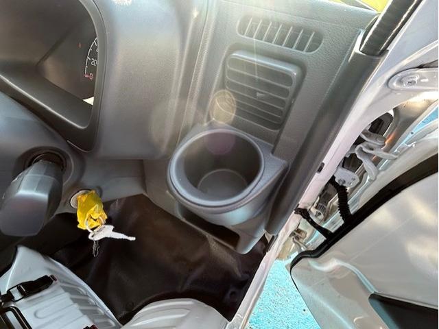 キャリイトラック ＫＣエアコン・パワステ　登録届出済未使用車　キーレスエントリー　オートライト　パワーウインド　アイドリングストップ　衝突被害軽減ブレーキ装置　リヤパーキングセンサー　横滑り防止装置　車線逸脱警報装置（28枚目）