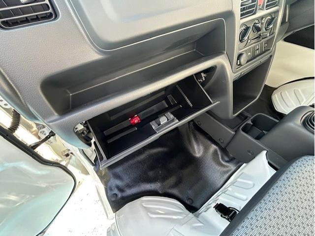 キャリイトラック ＫＣエアコン・パワステ　登録届出済未使用車　キーレスエントリー　オートライト　パワーウインド　アイドリングストップ　衝突被害軽減ブレーキ装置　リヤパーキングセンサー　横滑り防止装置　車線逸脱警報装置（29枚目）