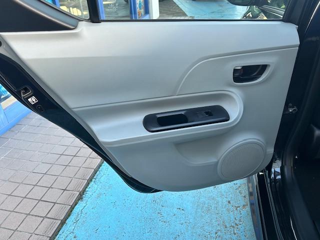 アクア S ハイブリッド キーレスエントリー 7インチワンセグメモリーナビ バックモニター ETC ディスチャージヘッドランプ デイライト 社外リヤマフラー(50枚目)