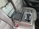 後席アームレスト、後席シートヒータースイッチ、ドリンクホルダー