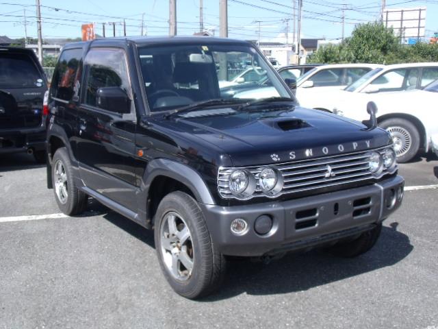 パジェロミニ スヌーピーエディションＩＩターボ　４ＷＤターボ　スヌーピー専用　スペアタイヤケース　デカール　スピードメーター＆タコメーター　プリントドアトリム生地　刺繍入りシート　キーレス　ＣＤ（3枚目）