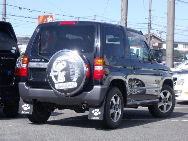 パジェロミニ スヌーピーエディションＩＩターボ　４ＷＤターボ　スヌーピー専用　スペアタイヤケース　デカール　スピードメーター＆タコメーター　プリントドアトリム生地　刺繍入りシート　キーレス　ＣＤ（5枚目）